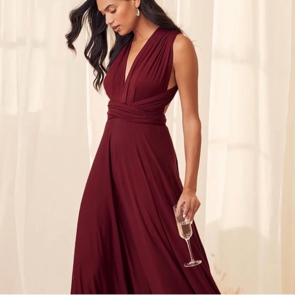 LIKE NEW! Lulus convertible maxi dress - Medium in Burgundy - Picture 1 of 3